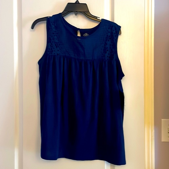 NWT Navy St John’s Bay Tank - Picture 1 of 6